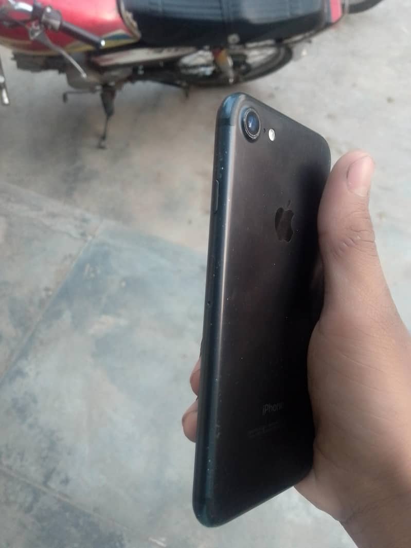 Apple iPhone 7 1