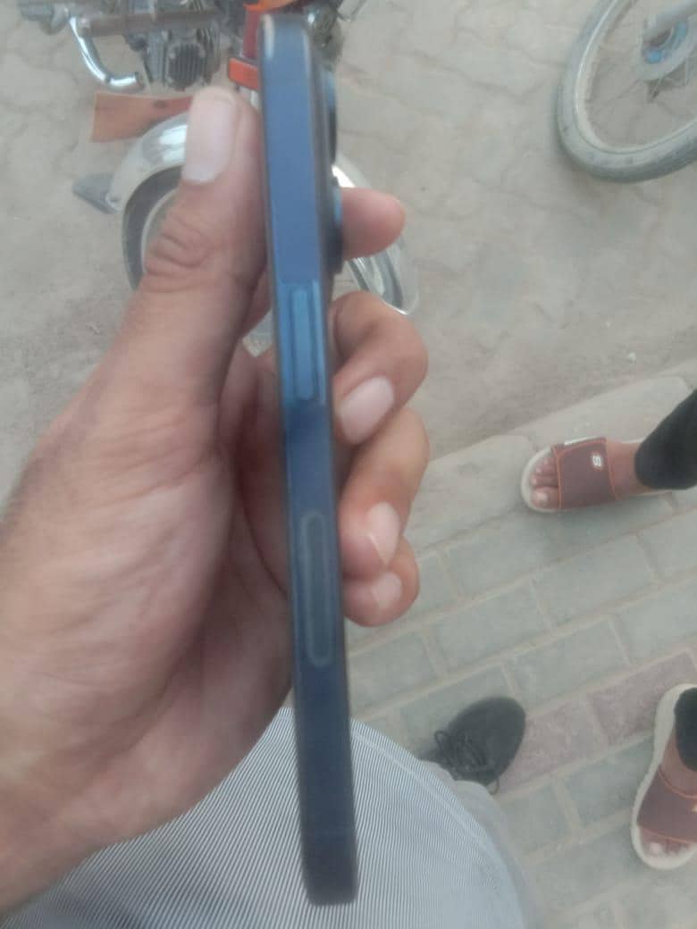 Apple iPhone 15 Pro 3