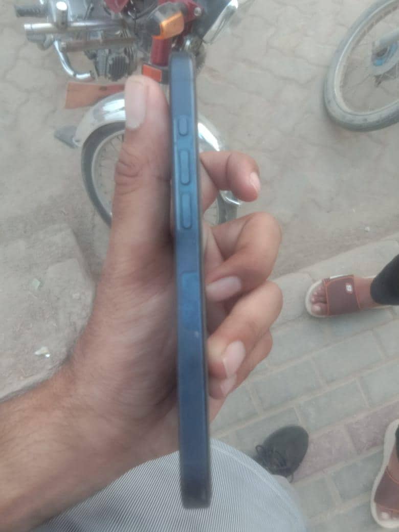Apple iPhone 15 Pro 4