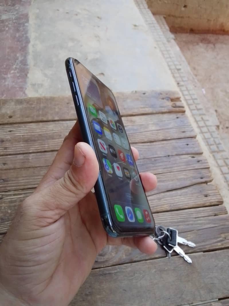 Apple iPhone 11 Pro Max 2