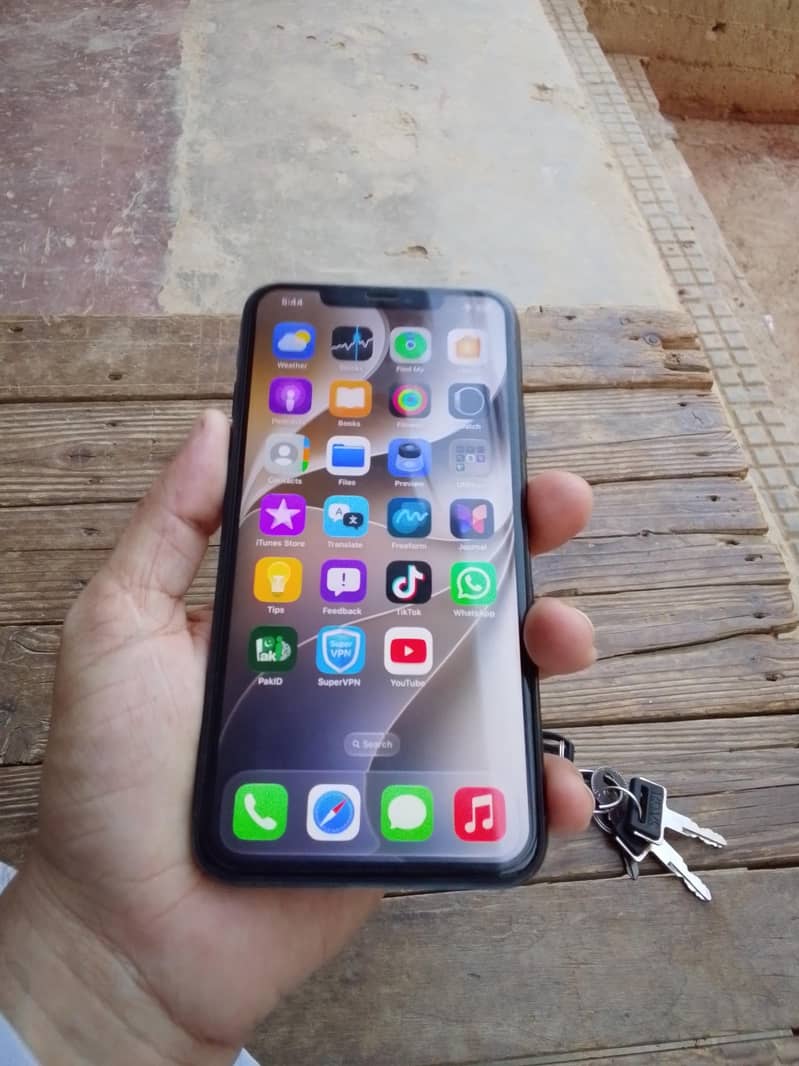 Apple iPhone 11 Pro Max 4
