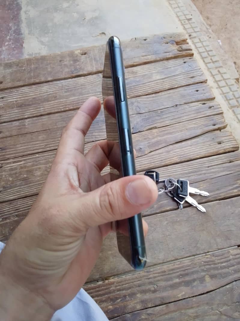Apple iPhone 11 Pro Max 6