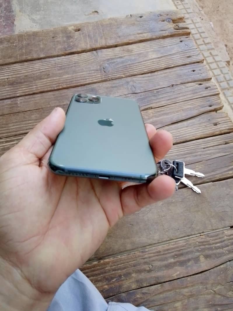 Apple iPhone 11 Pro Max 9