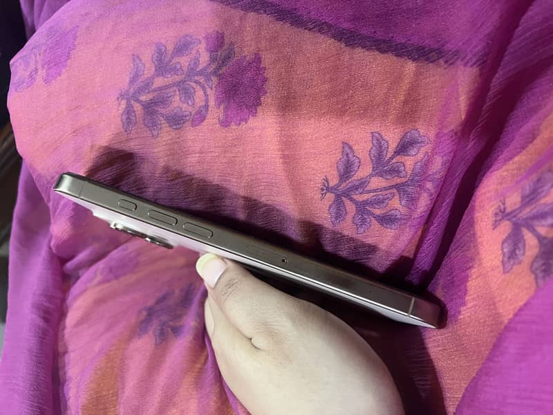 Apple iPhone 16 Pro Max 1