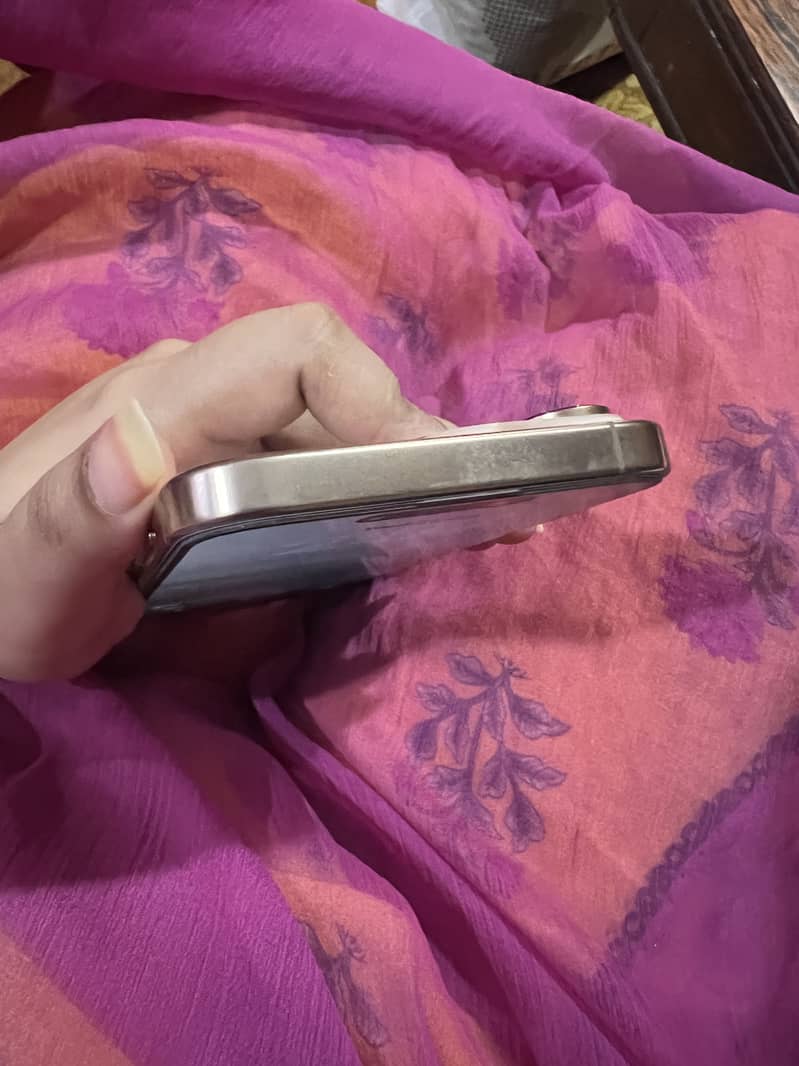 Apple iPhone 16 Pro Max 3