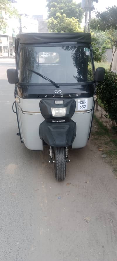 Sazgar auto rickshaw barnd new bohat acha chalny me
