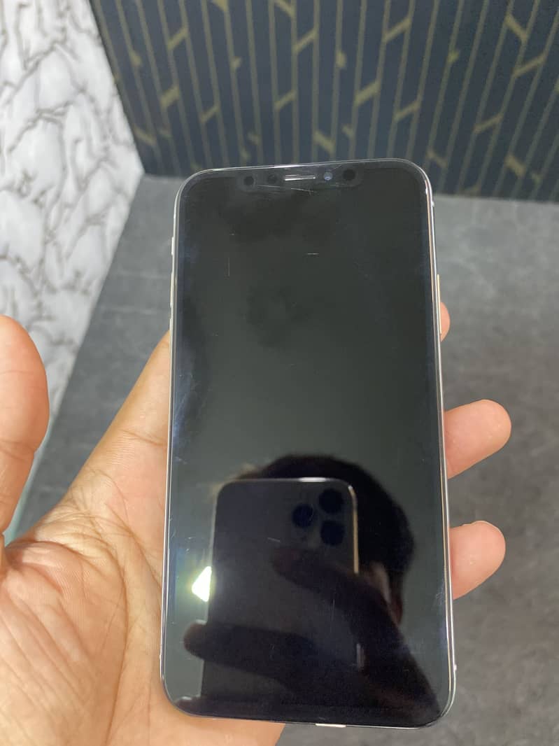 Apple iPhone XS 1