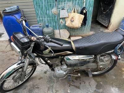Honda 125 self start engin ok hai bike 2019 k 11 month ki hai