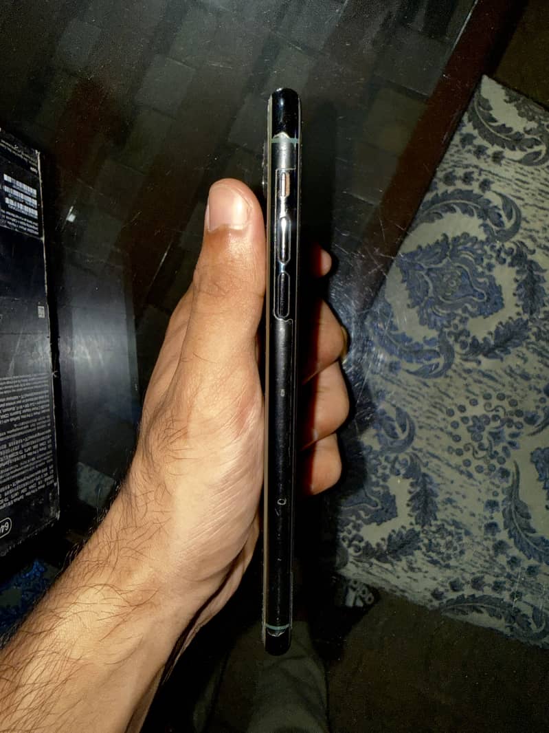Apple iPhone 11 Pro Max 2