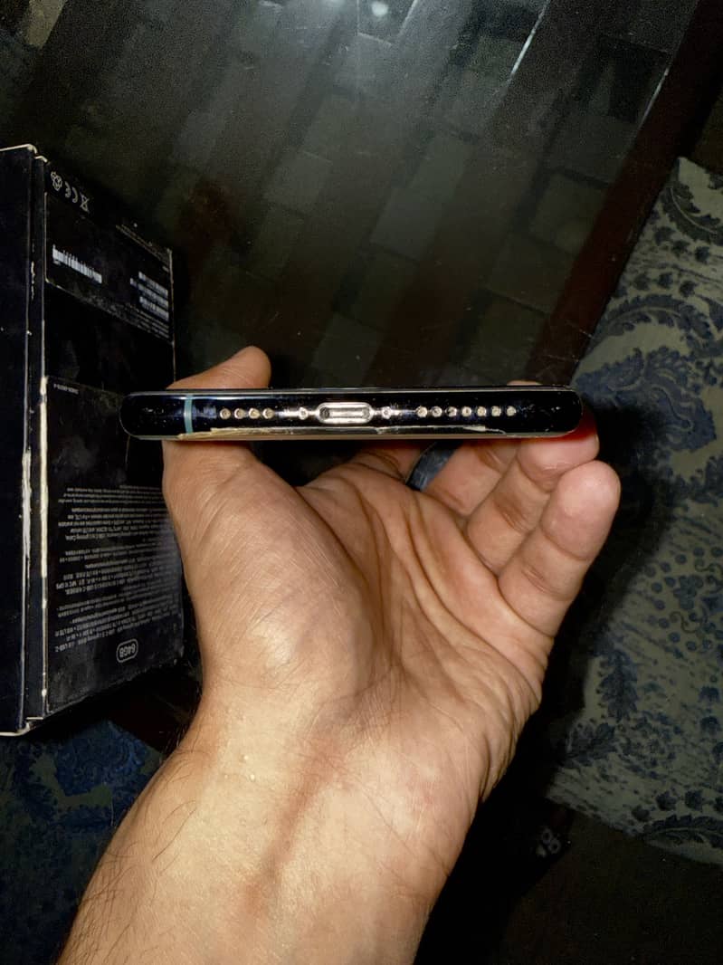 Apple iPhone 11 Pro Max 4