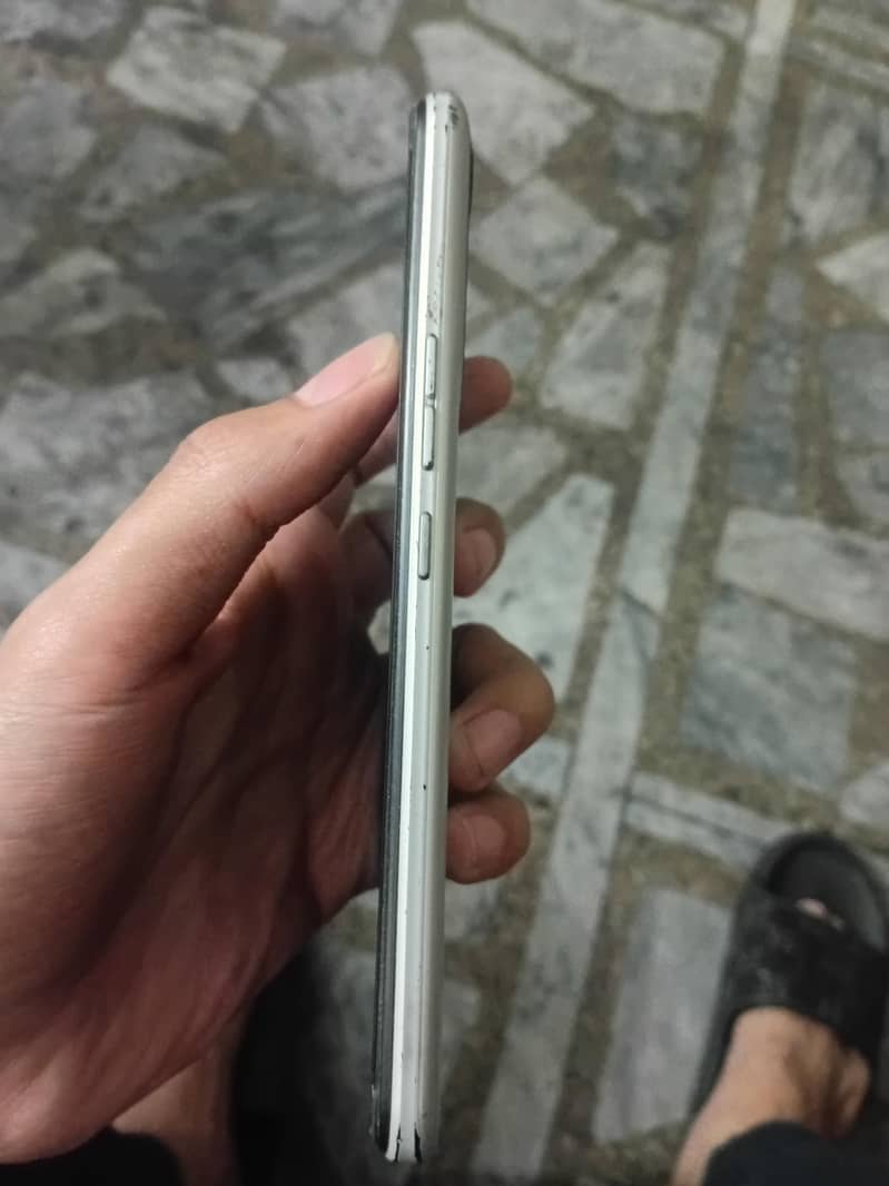 Tecno Spark 8C 4