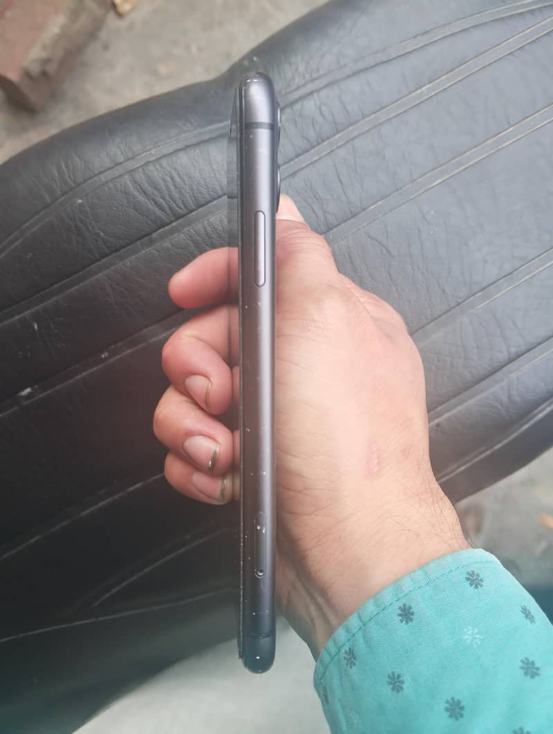 Apple iPhone 11 3