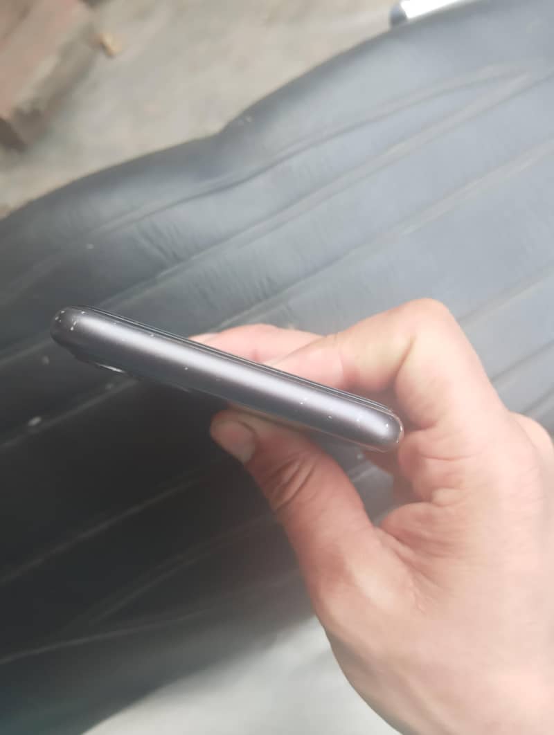 Apple iPhone 11 5