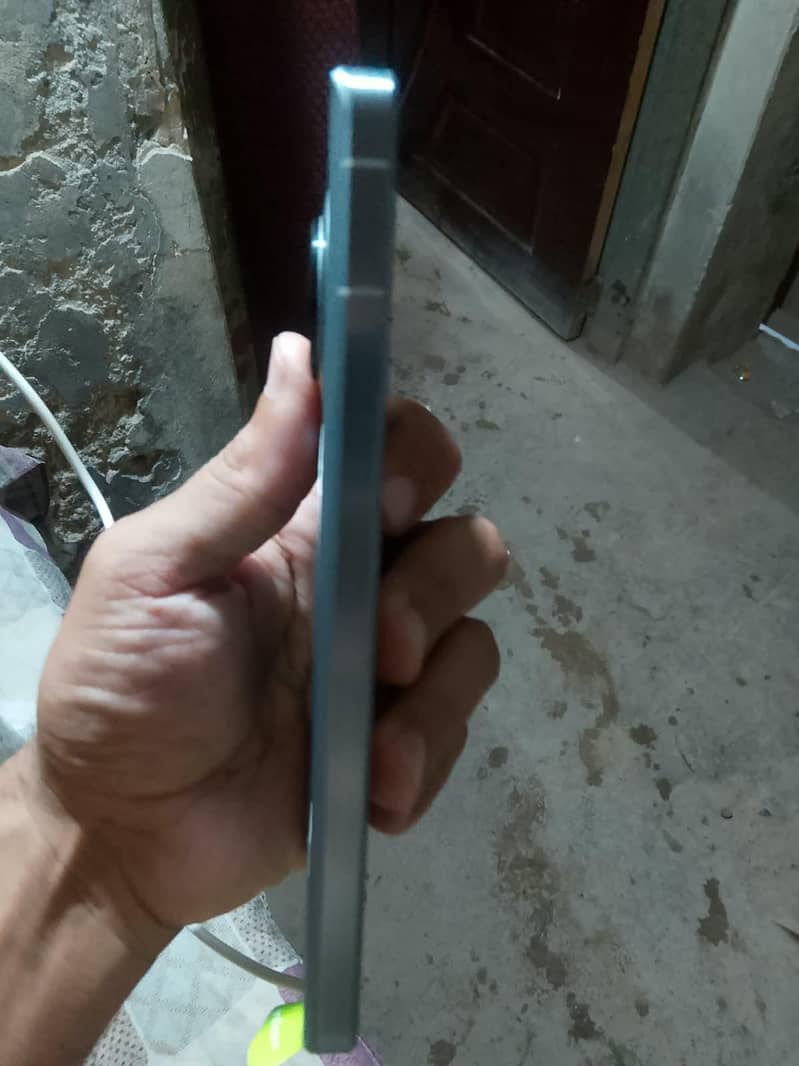 Sharp Aquos Sense7 4