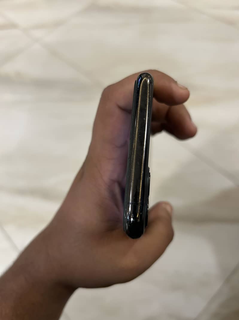 Apple iPhone 11 Pro Max 1
