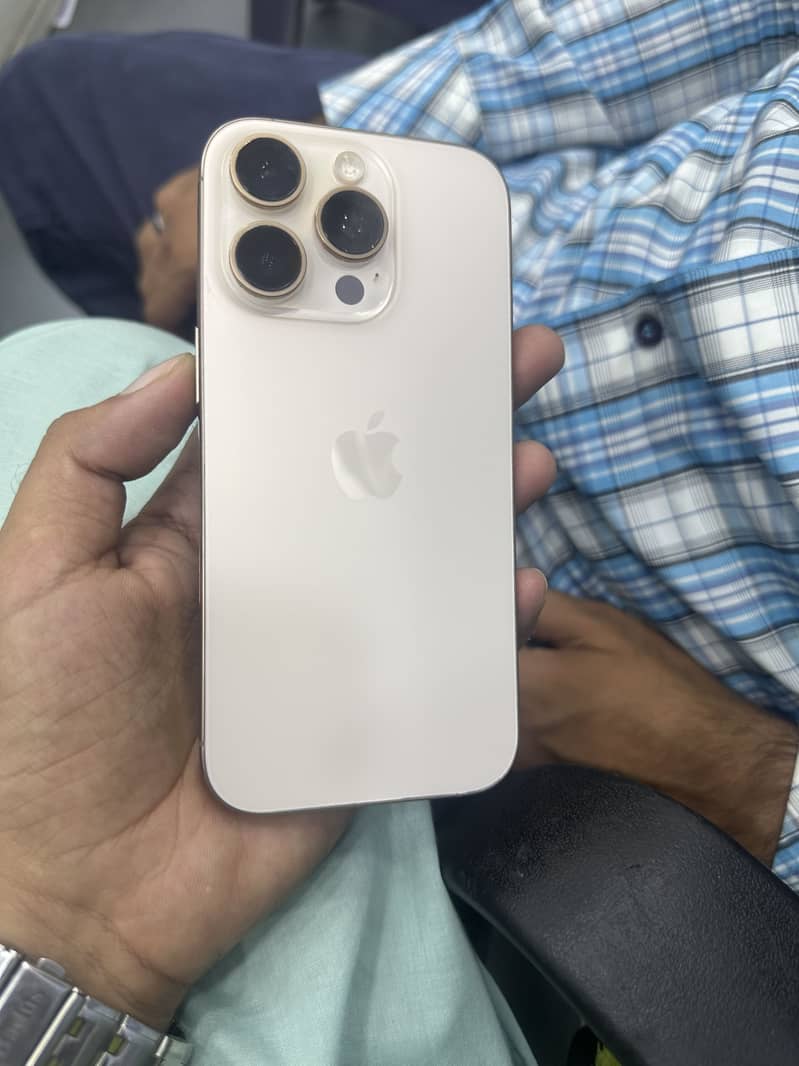 Apple iPhone 16 Pro 3