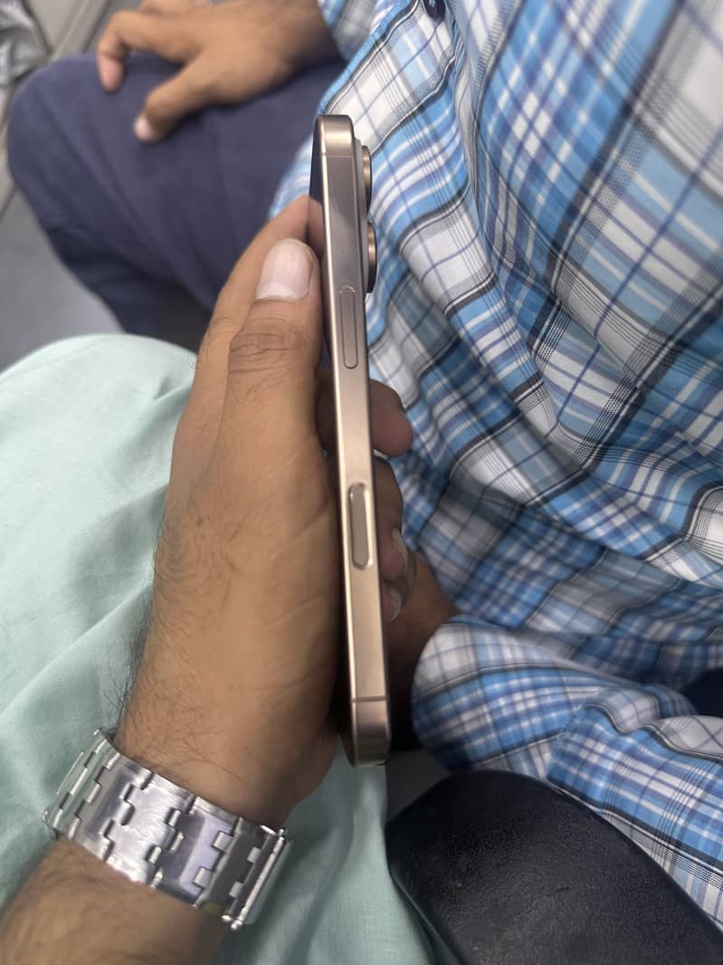 Apple iPhone 16 Pro 4