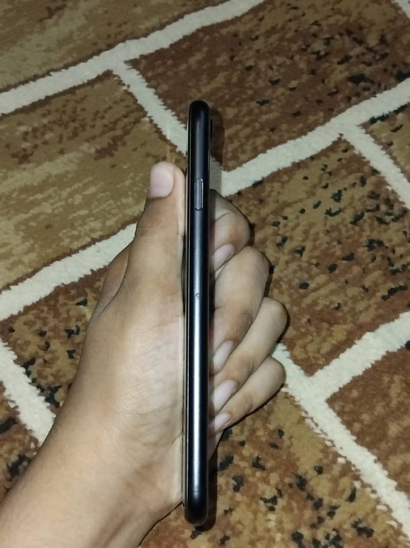 Apple iPhone SE 2 1