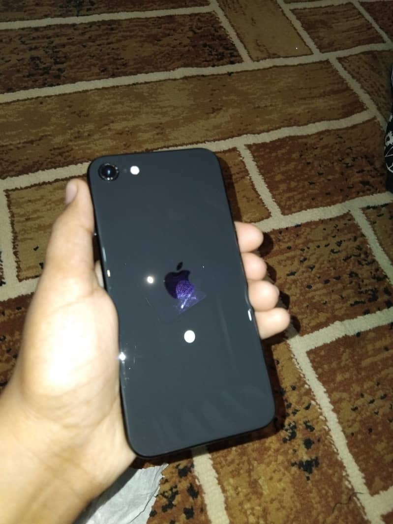 Apple iPhone SE 2 6