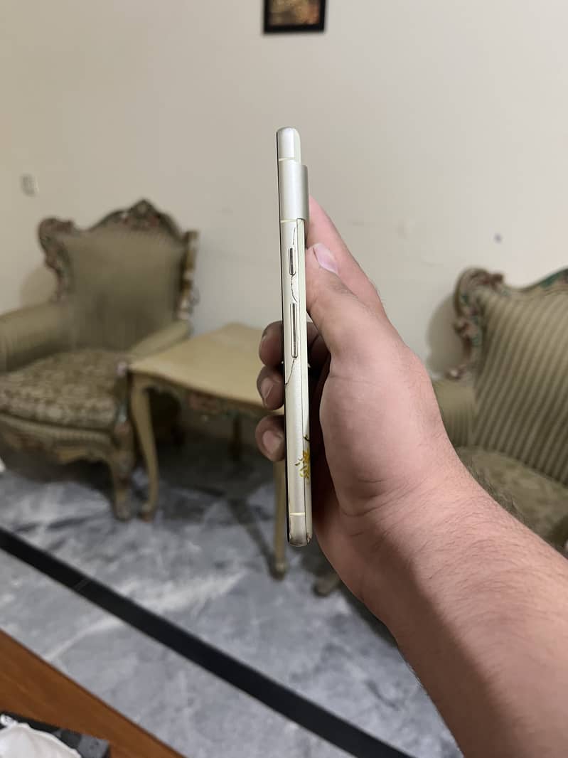 Google Pixel 7 4