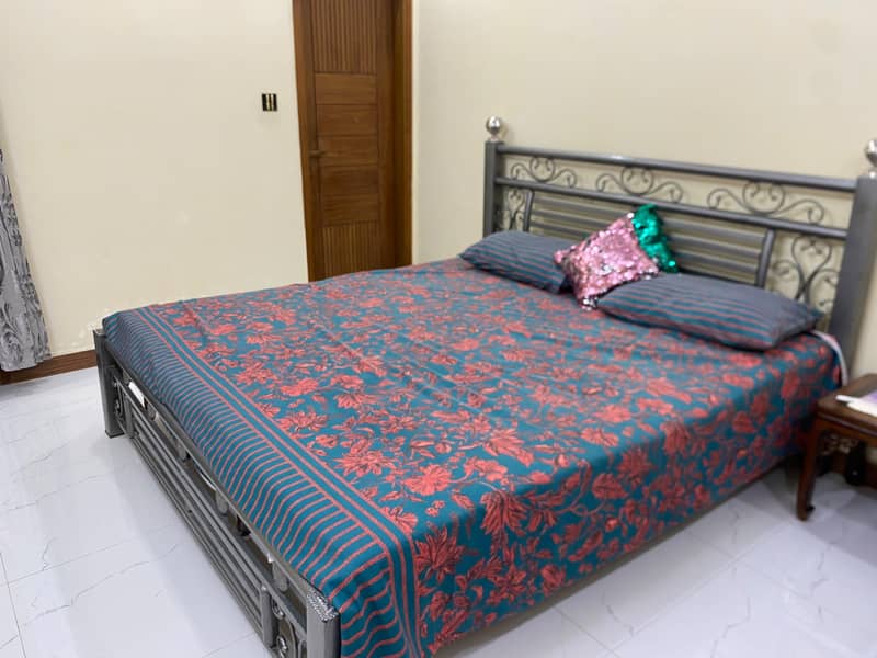 iron bed 0