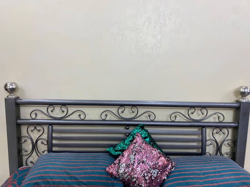 iron bed 1
