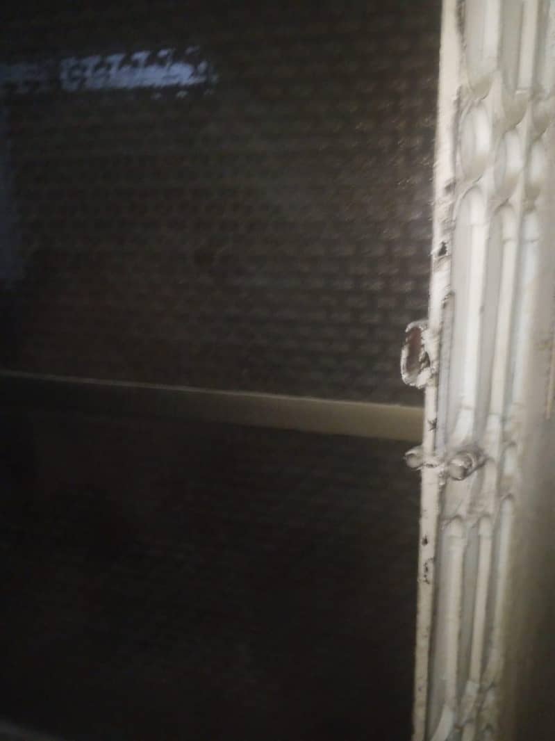 glass partition 0