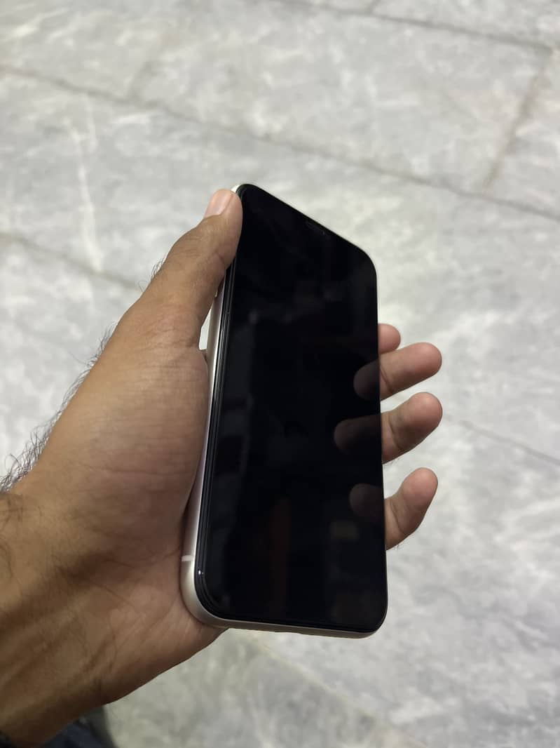Apple iPhone 11 0