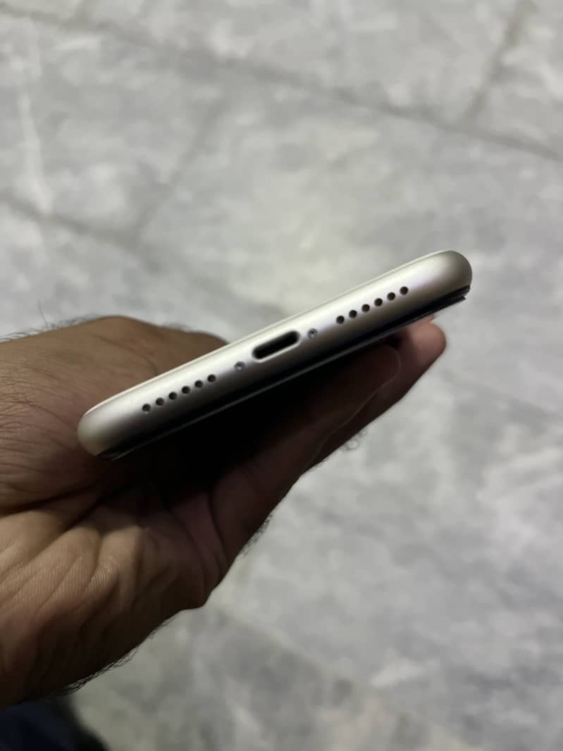 Apple iPhone 11 3