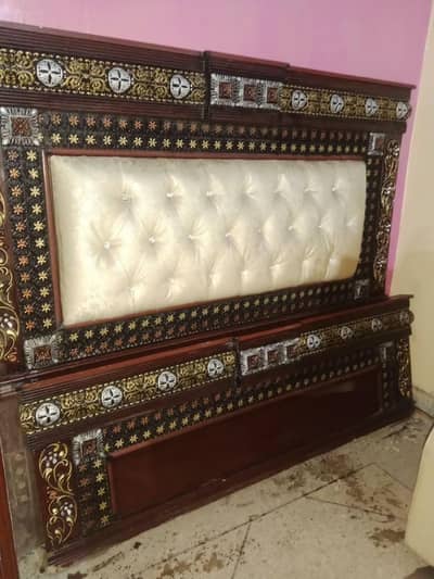BED SET WITH SIDE TABLES AND DRESSING