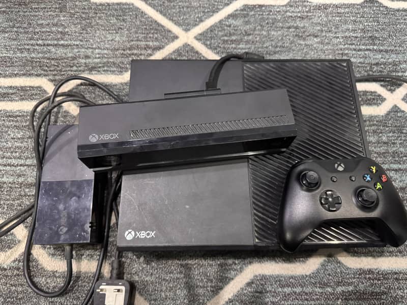 Xbox One with Kinect 1