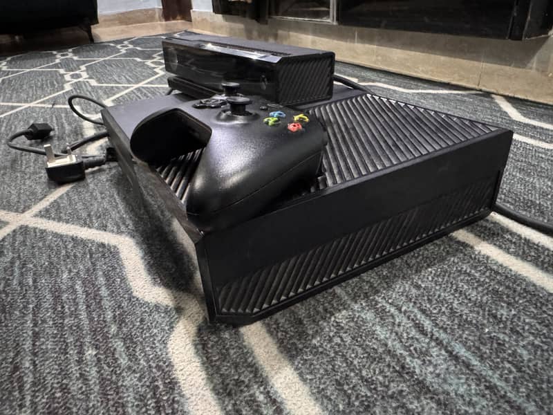 Xbox One with Kinect 2
