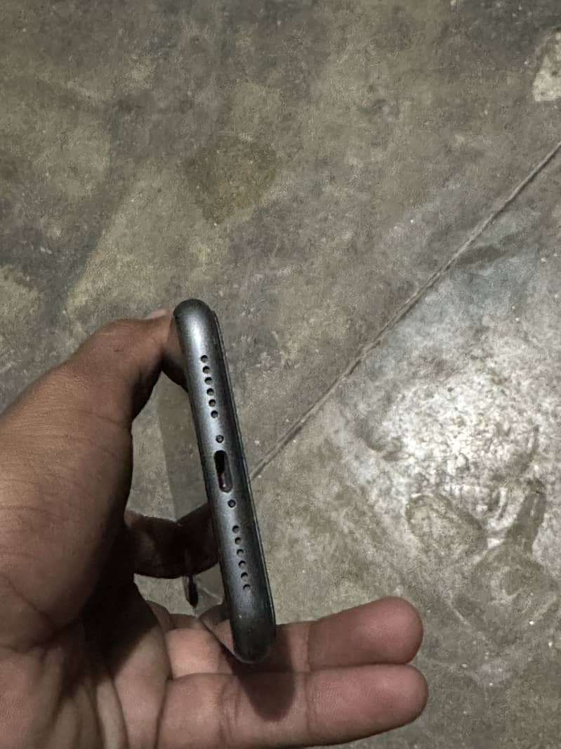Apple iPhone 11 3
