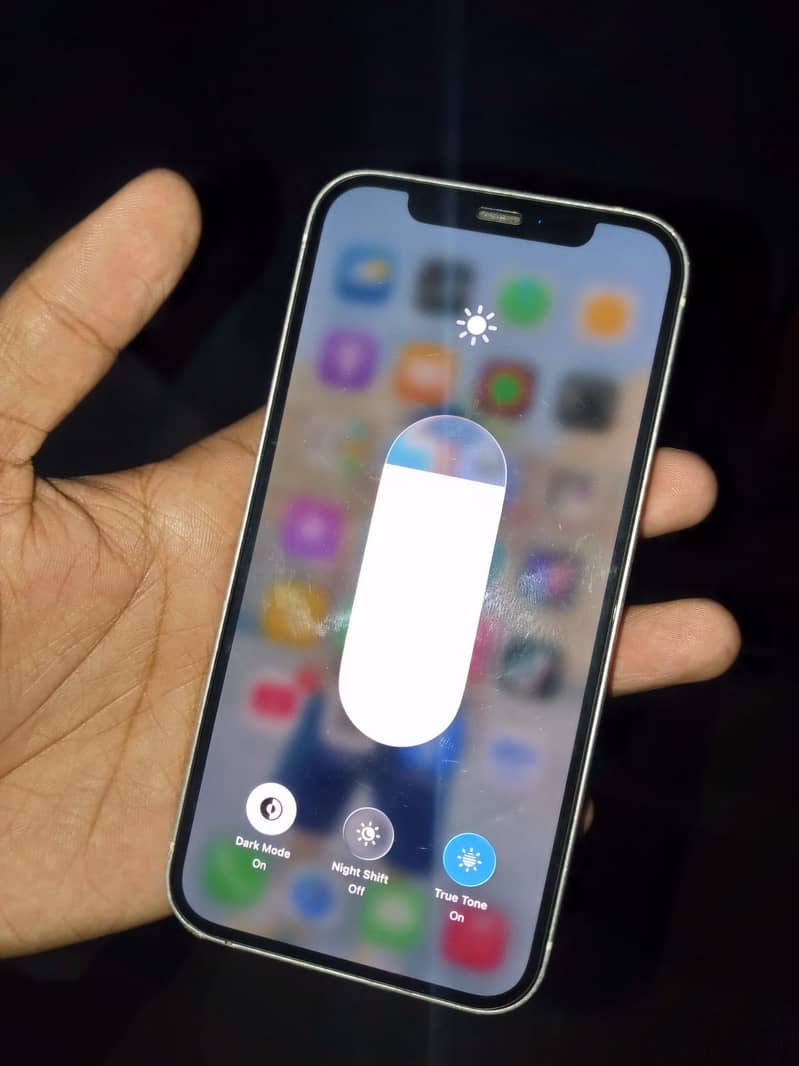 Apple iPhone 12 4