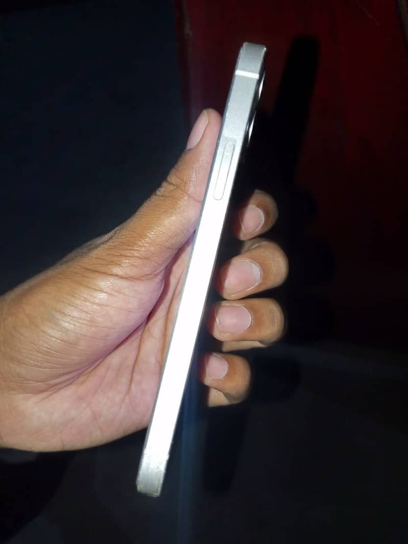 Apple iPhone 12 6