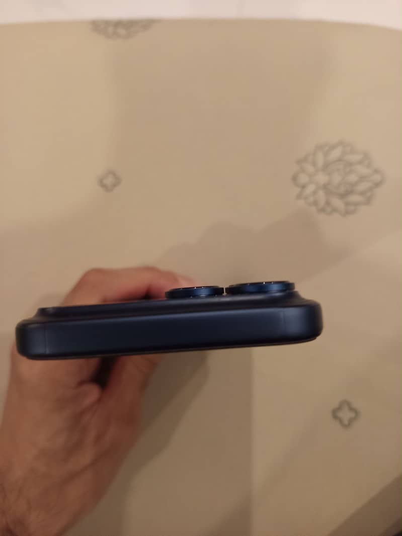 Apple iPhone 17 Pro Max 4