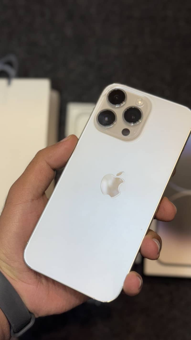 Apple iPhone 14 Pro Max 1