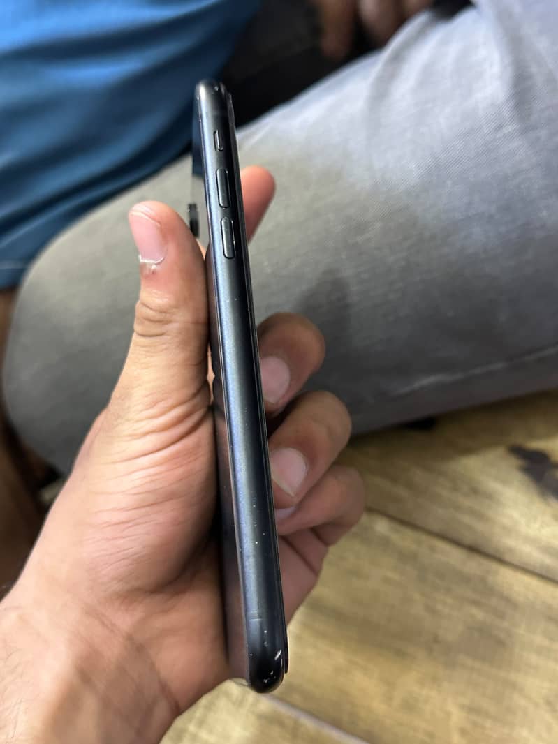 Apple iPhone XR 4