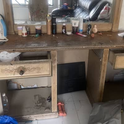 Dressing table