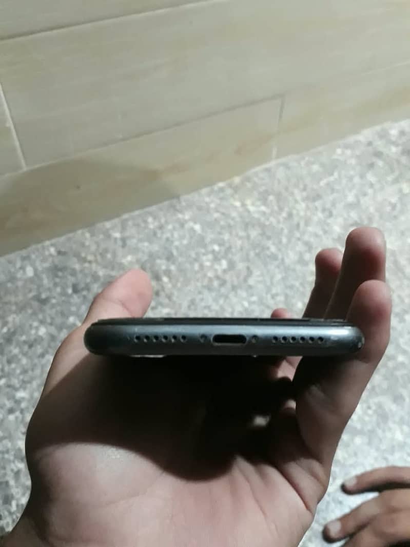 Apple iPhone 11 7