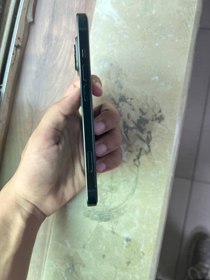 Apple iPhone 15 5