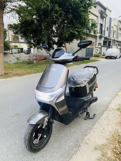 Revoo A11 lithium battery electric scooty  2026