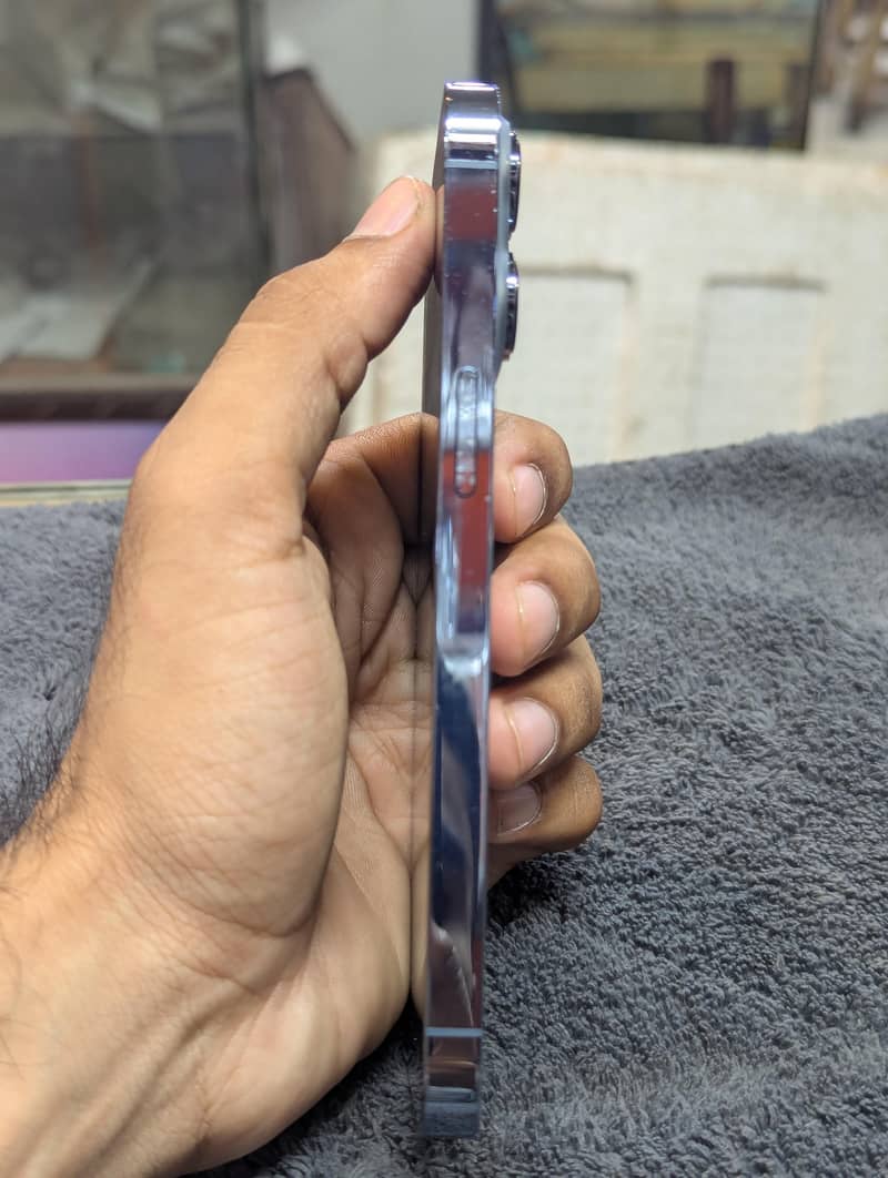 Apple iPhone 13 Pro 2