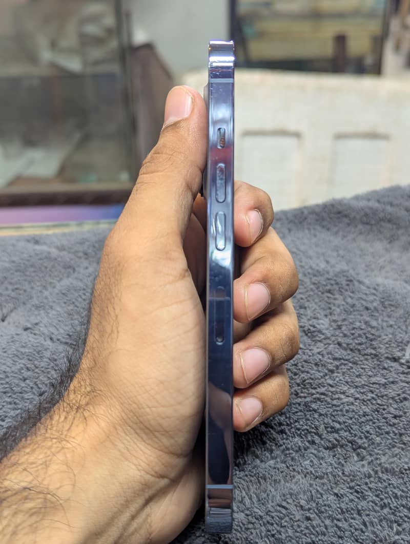 Apple iPhone 13 Pro 4