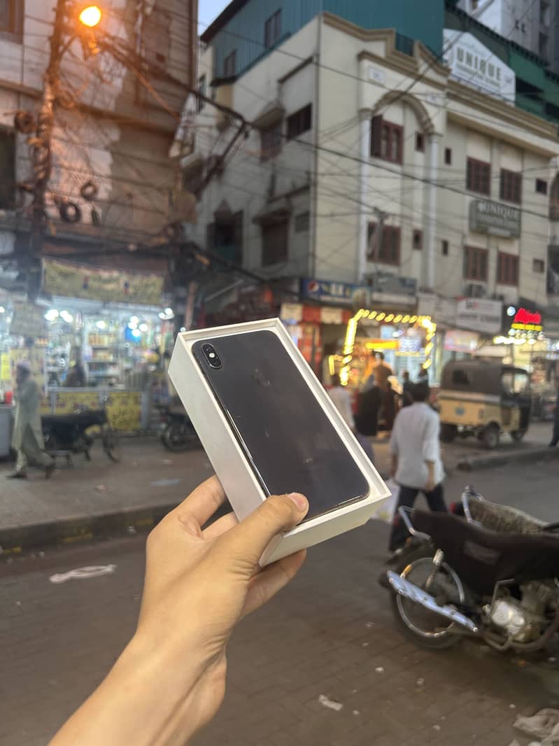 Apple iPhone XS Max 2