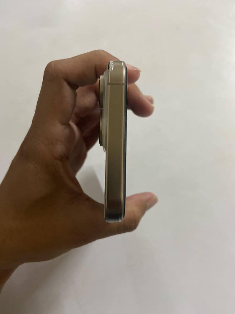 Apple iPhone 16 Pro Max 5