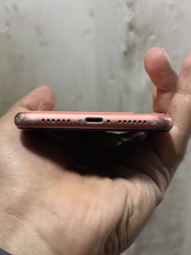 Apple iPhone XR 4