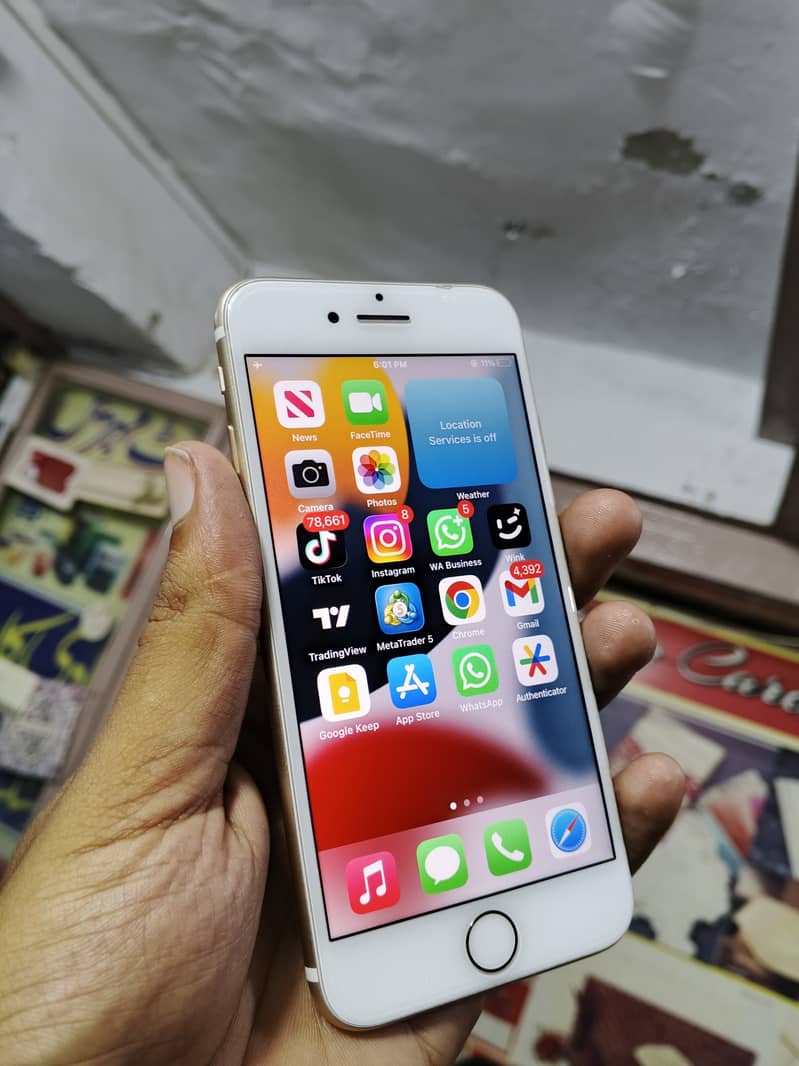 Apple iPhone 7 0