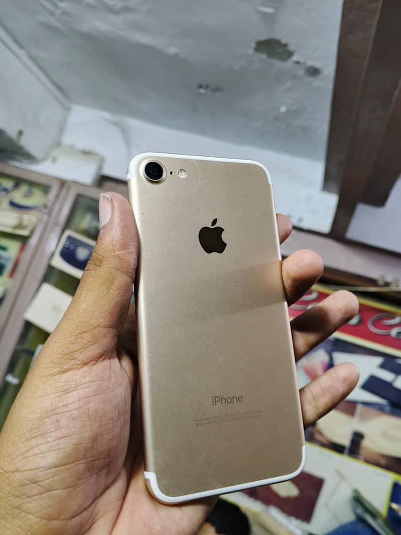 Apple iPhone 7 1