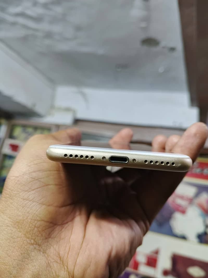 Apple iPhone 7 4